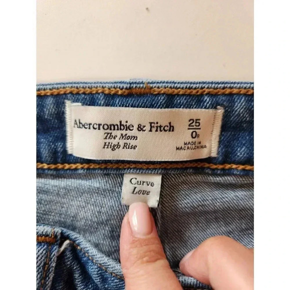 Abercrombie & Fitch The Mom High Rise Size 25 Distressed - Picture 3 of 7